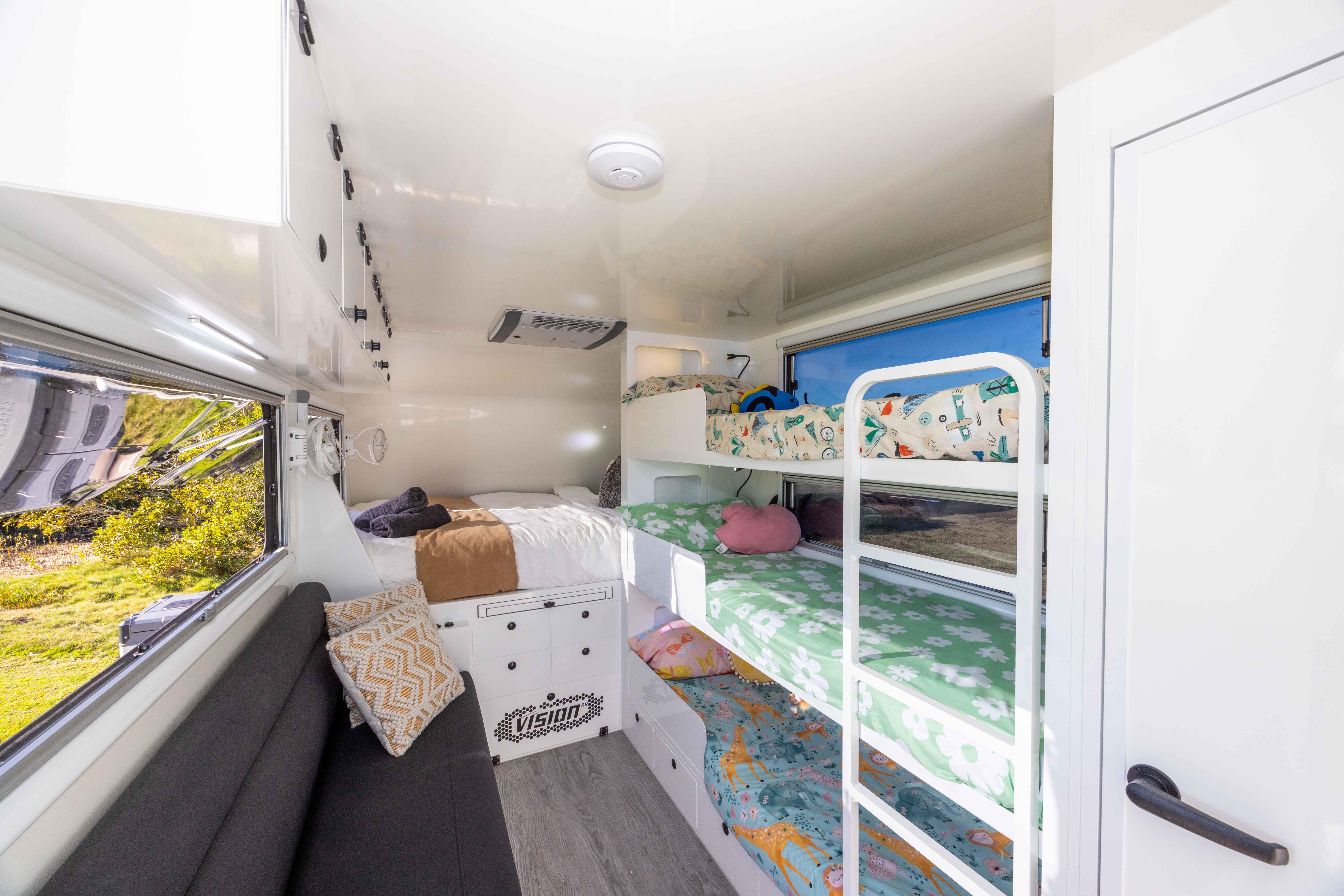 2026 Nirvana 16 Family Triple Bunk, photo 17