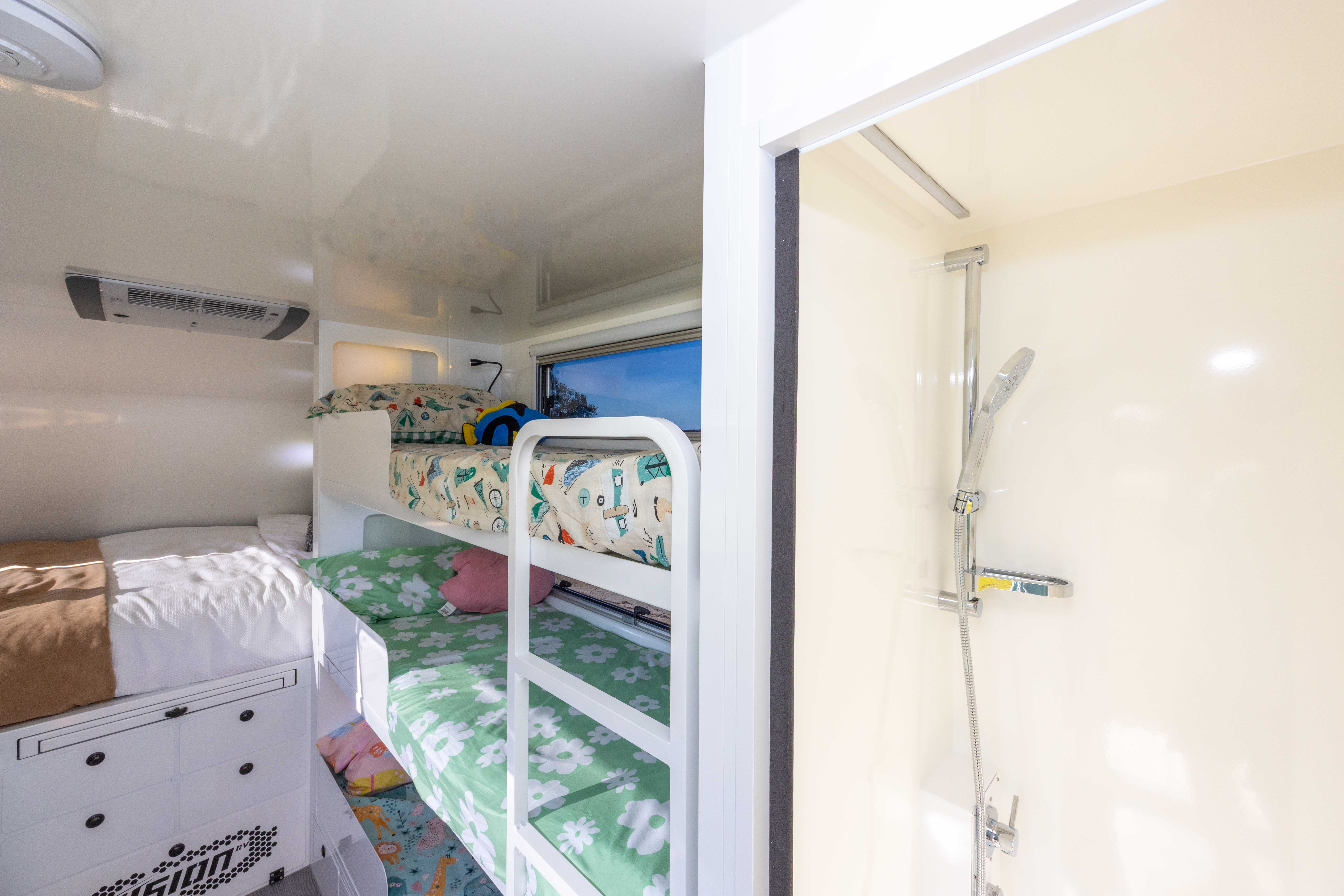 2026 Nirvana 16 Family Triple Bunk, photo 27