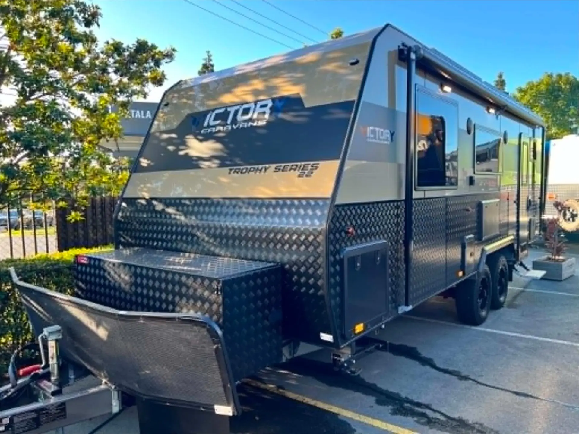 New 2026 VICTORY CARAVANS Trophy 22' Side Club Rear Door