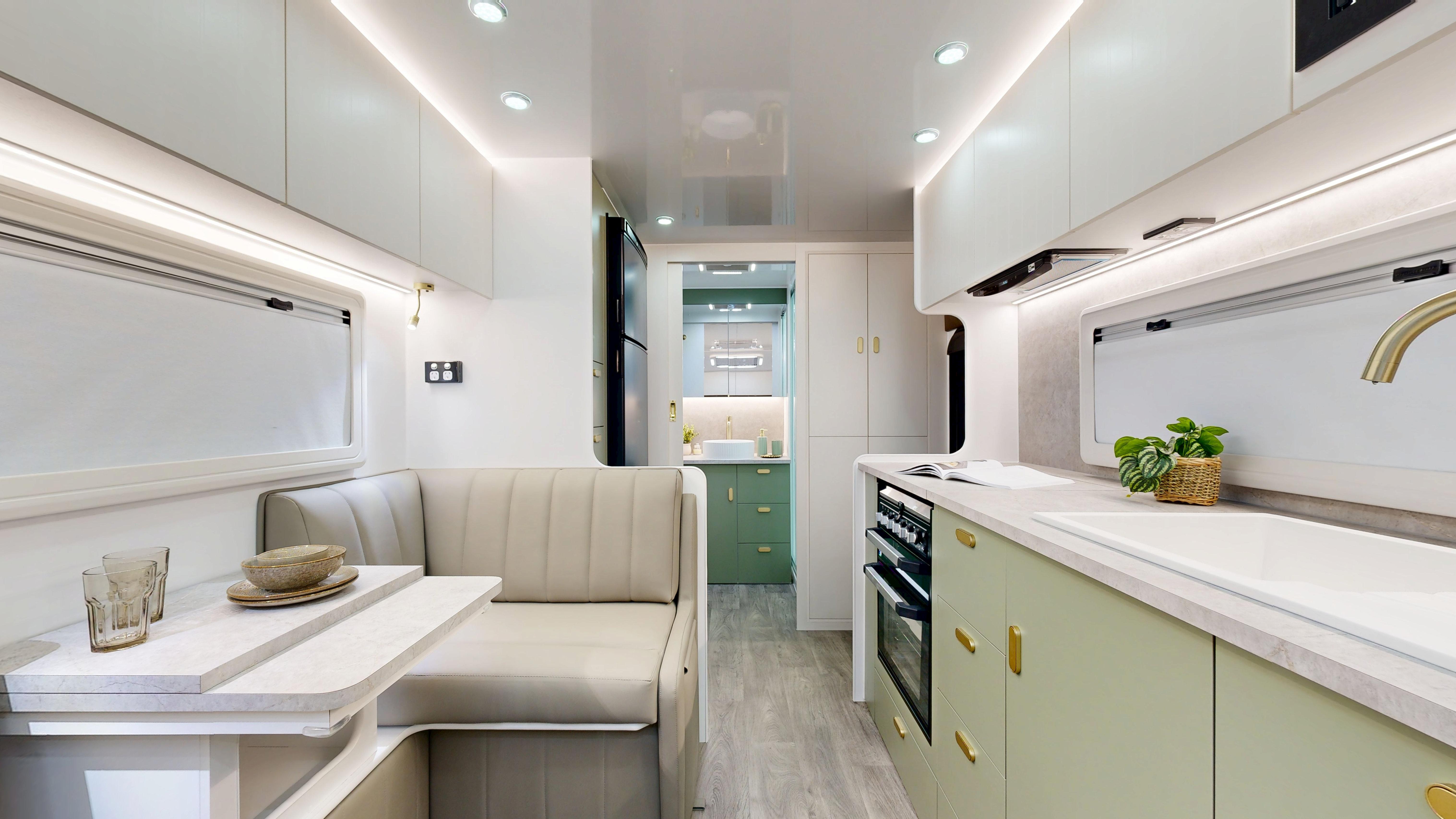 Demo 2024 Regent Cruiser 19'6" Slide-Out