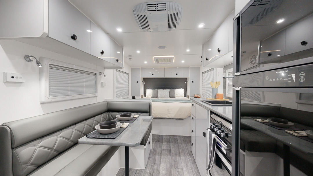 ADVENTURE 17.6FT COUPLE VAN