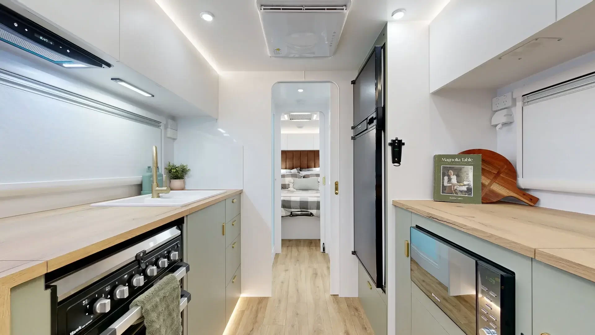 21.6R Rear Club Lounge - Trekk