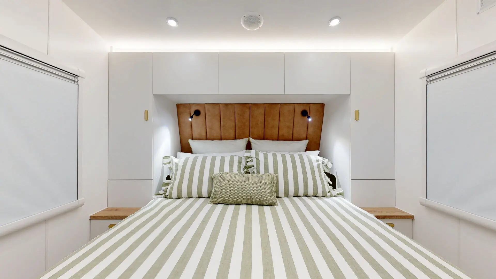 22.6R Rear Club Lounge - Trekk