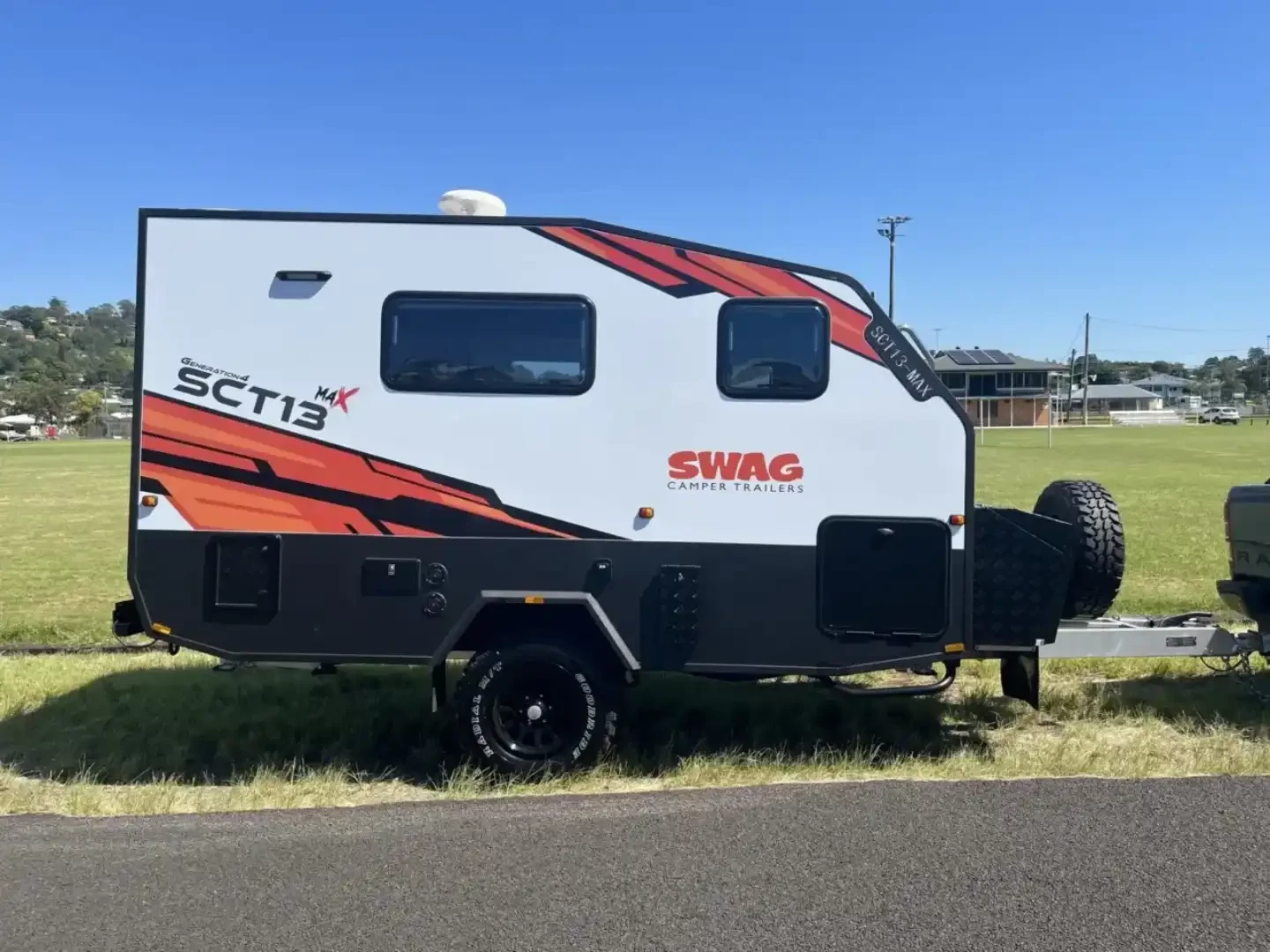 SCT13 OFF-ROAD HYBRID CARAVAN COUPLES
