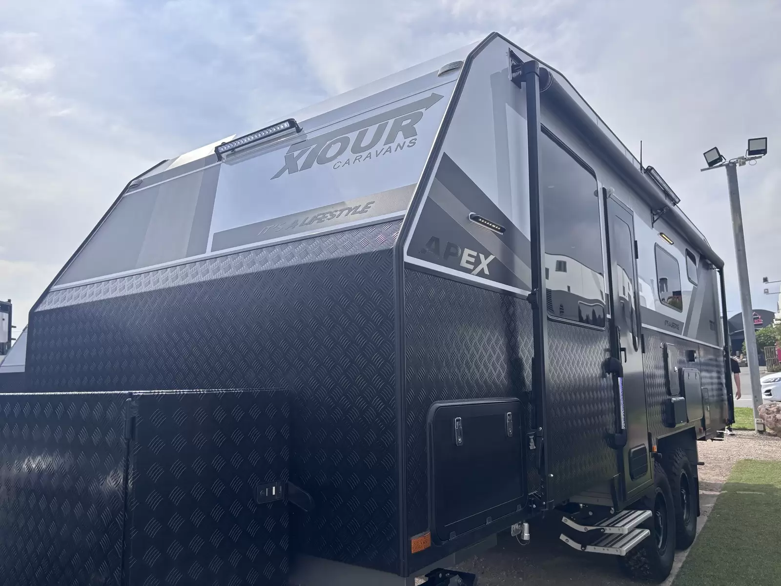 2025 Xtour Apex 21.6FT - Bunk East