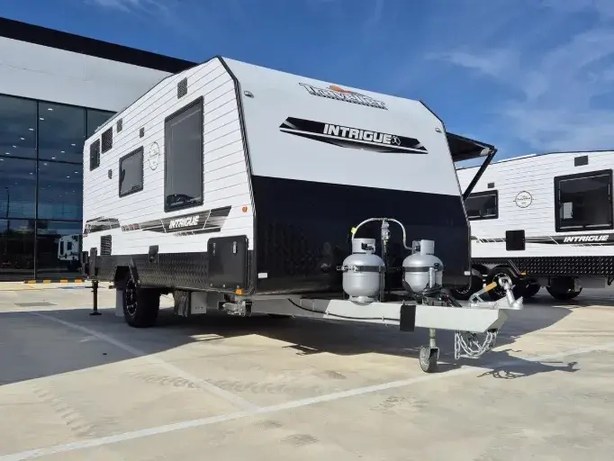 JB 2024 Traveller 17'10 Intrigue