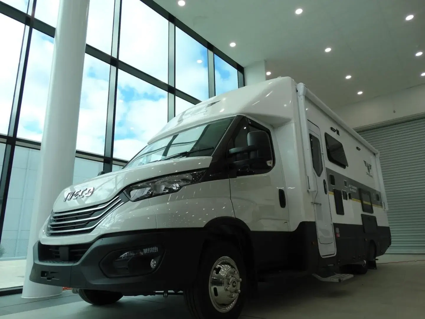 2024 JB JB Caravans 7.3M Slide OUT Tourer