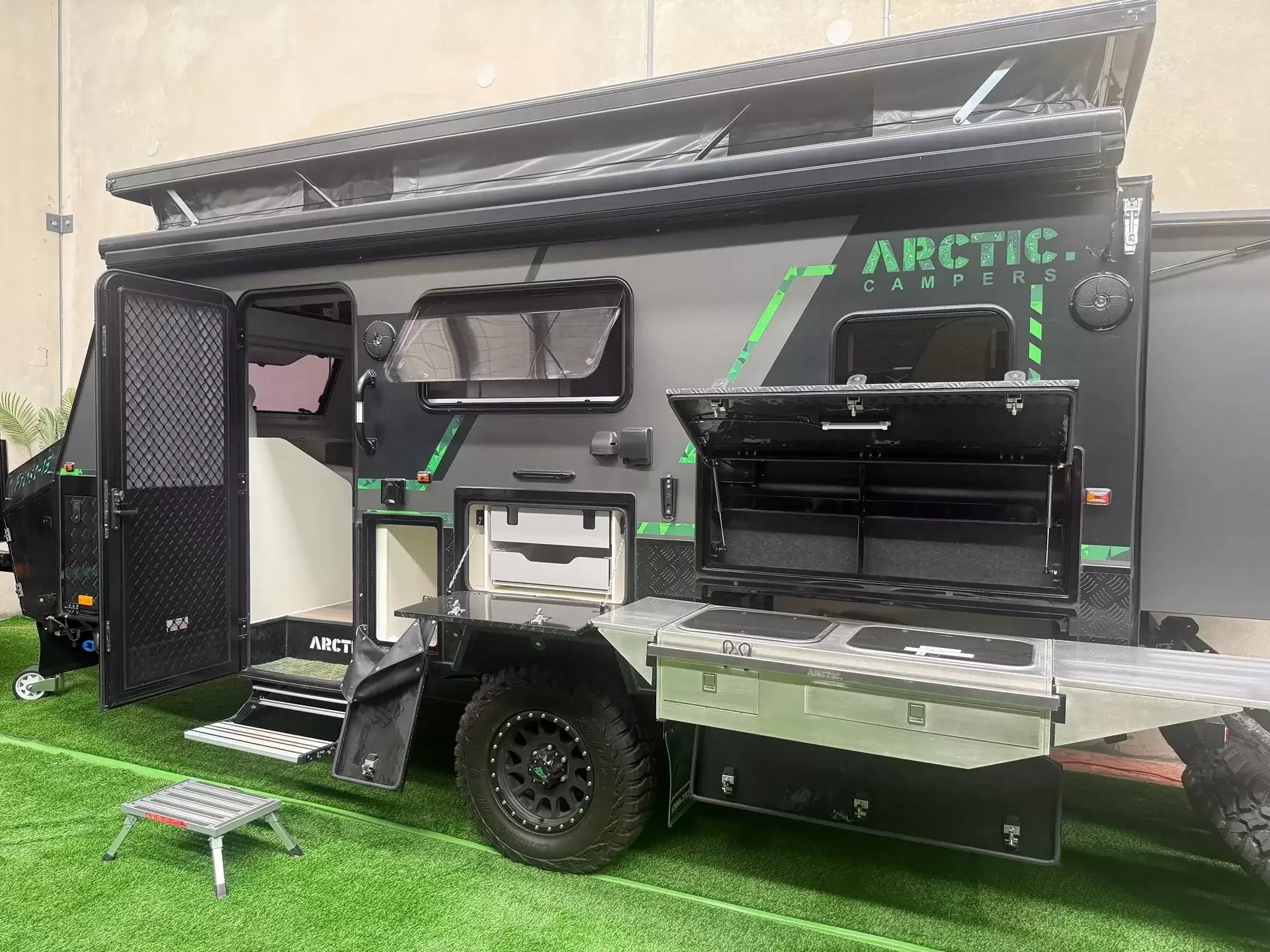 2025 Arctic Campers Frost 15 LK (Clearance)