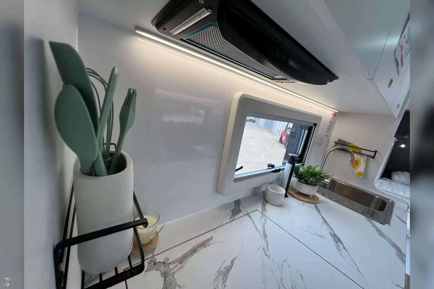 21 Series Family Tourline Image