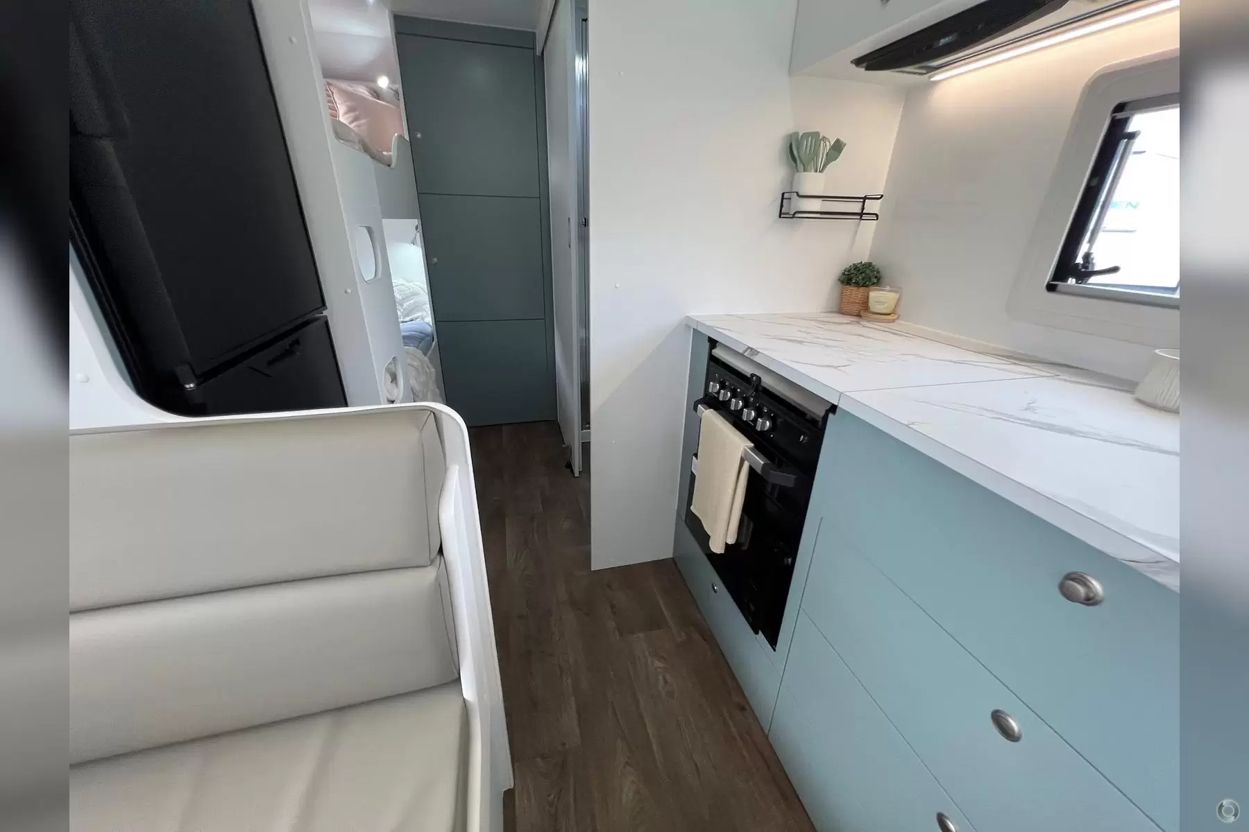 21 Series Family Tourline Image