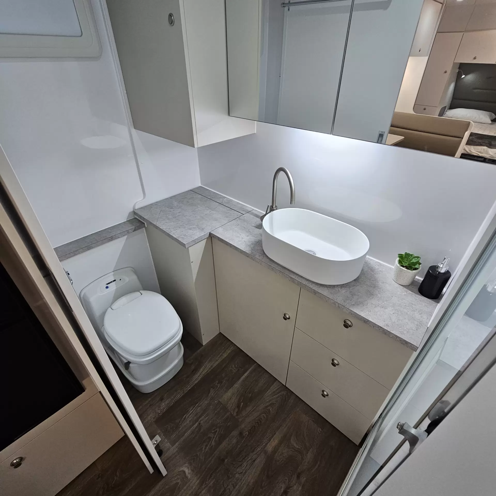 2025 DREAMHAVEN 19 Series Tourline Image