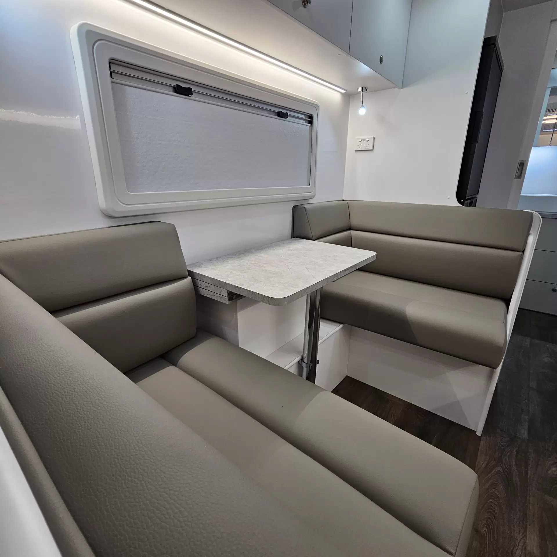2025 DREAMHAVEN 19 Series Tourline Image